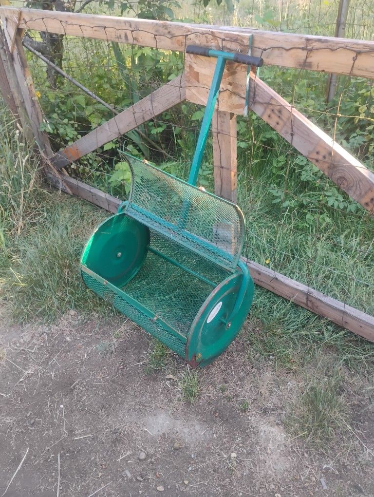 Landzie Compost Spreader
