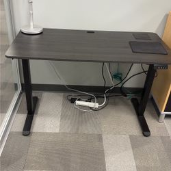 Adjustable Sit-Stand desk 