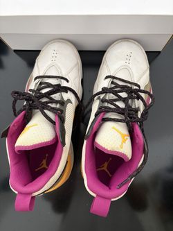 Used Woman’s Jordan Zoom 92’