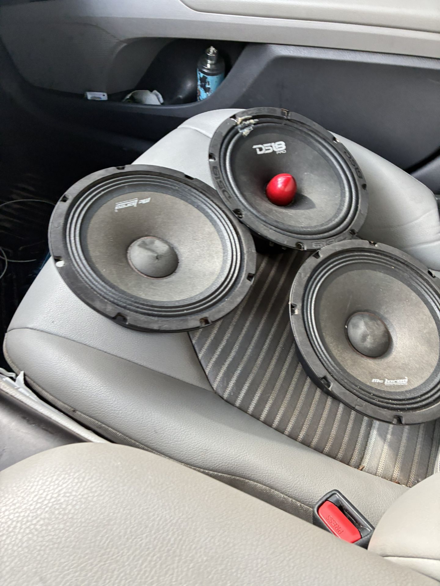 2 Mid Bass 8”