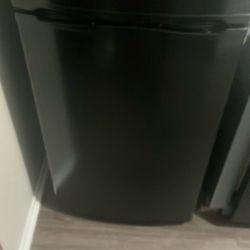 NEW REFRIGERATOR AND STOVE SET