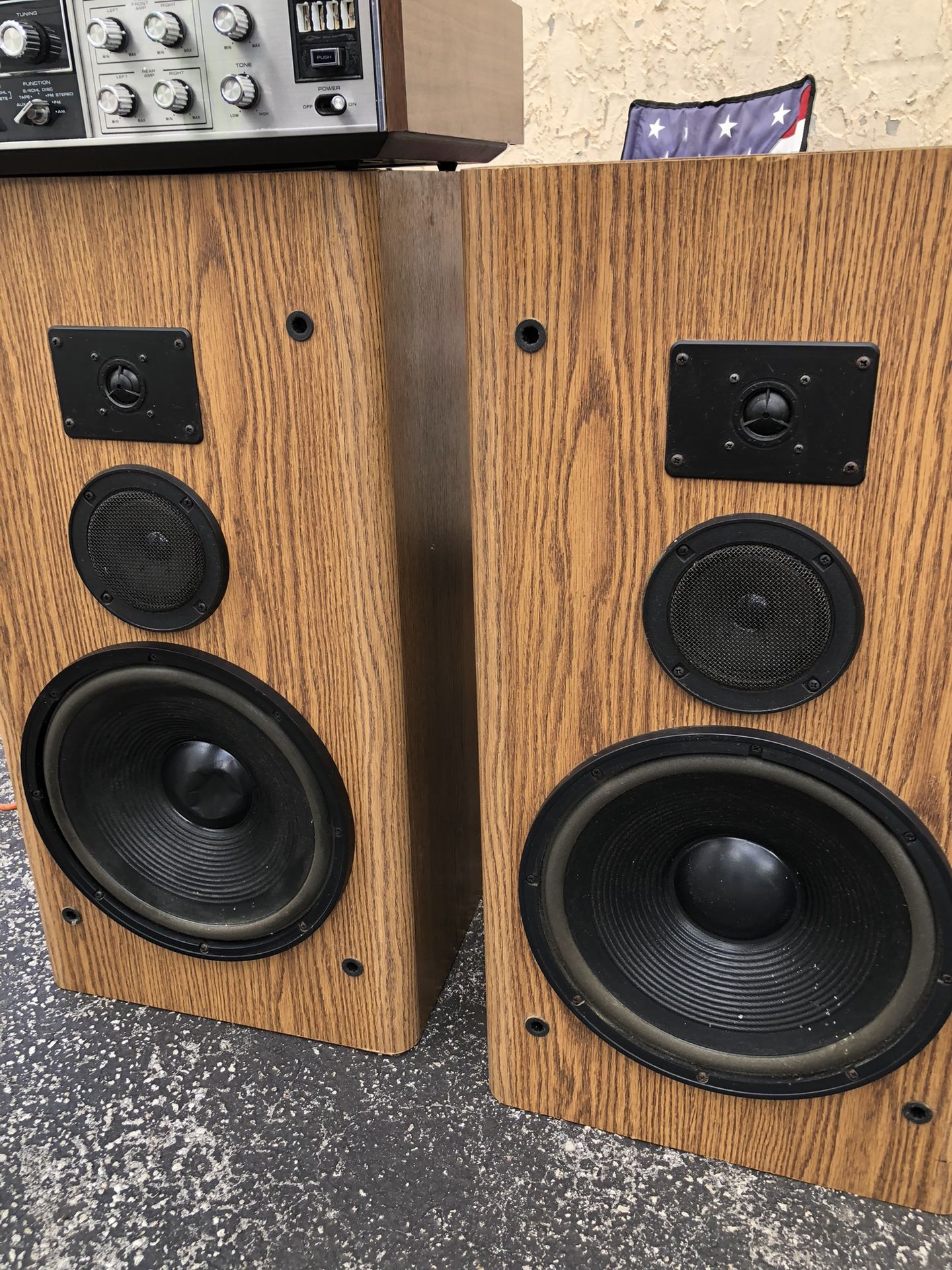Vintage KLH AV-4001 Speaker 12 Inches Woofers