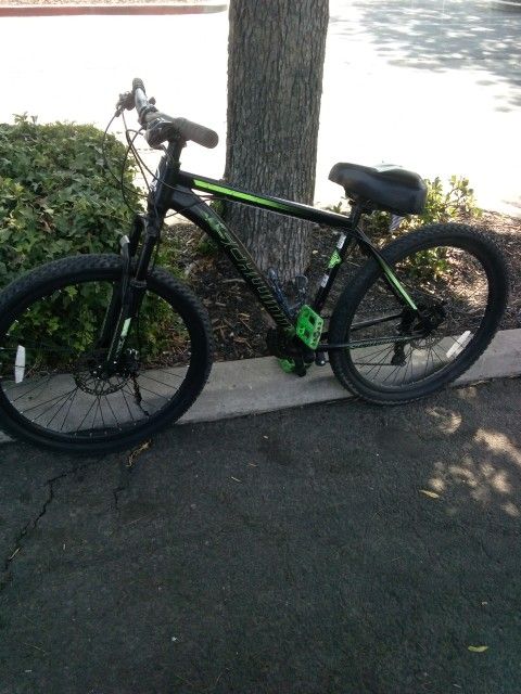 Schwinn Sidewinder Aluminum Frame And Disc Brakes Almost New Condition