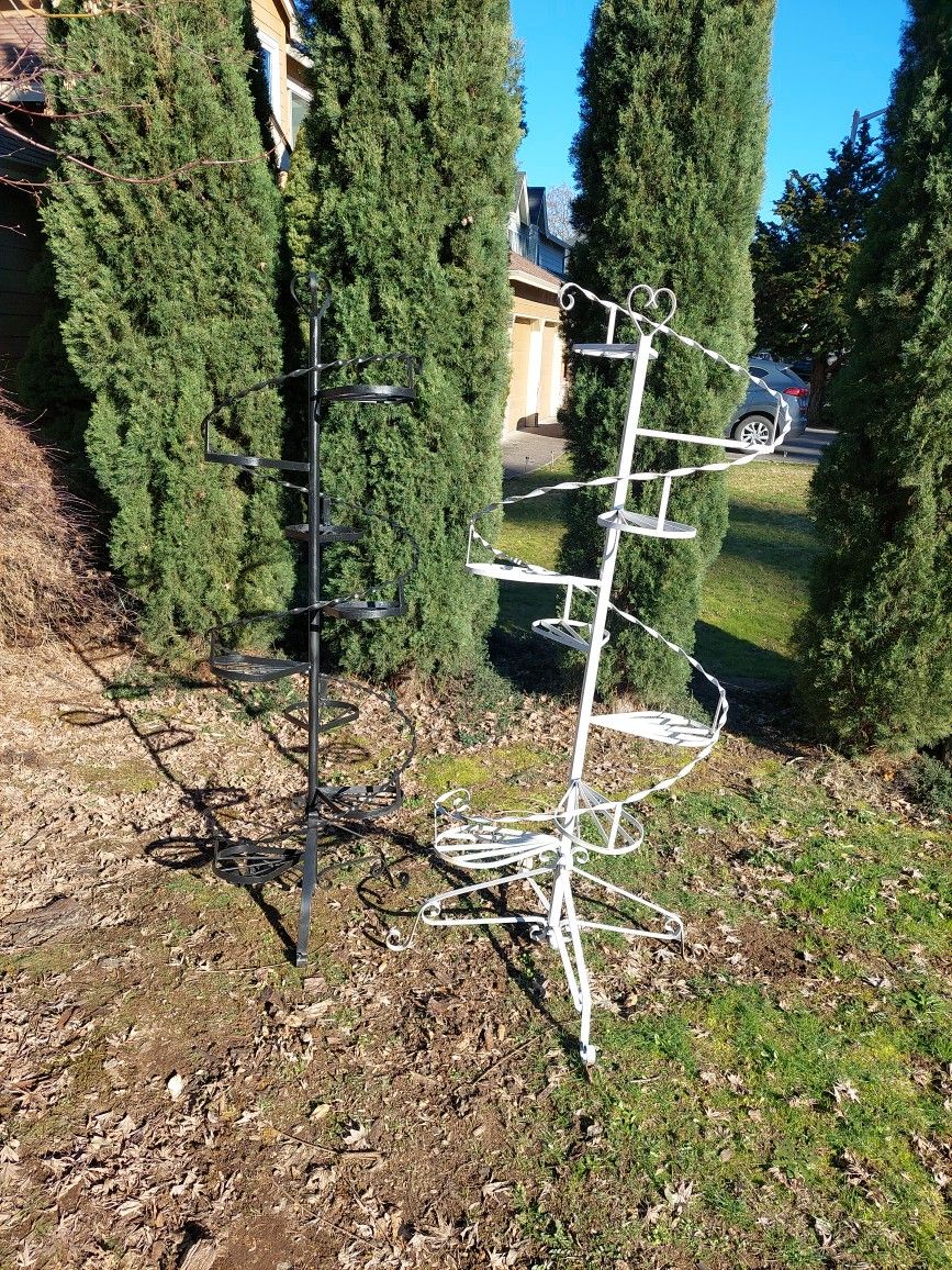 Spiraling Plant Stands
