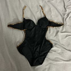 One-piece swim suit