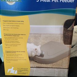 5 Meal Automatic pet Feeder.  Excellent Condition !