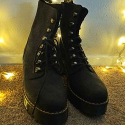 Dr. Martens‎ Leona Combat Boot Leather Black Milled Nubuck Womens 9 lace up