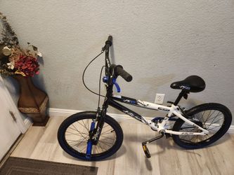 Kend Bike Bmx Boys 20 new Ready to ride good condition I'm located walnut and Craig check my page