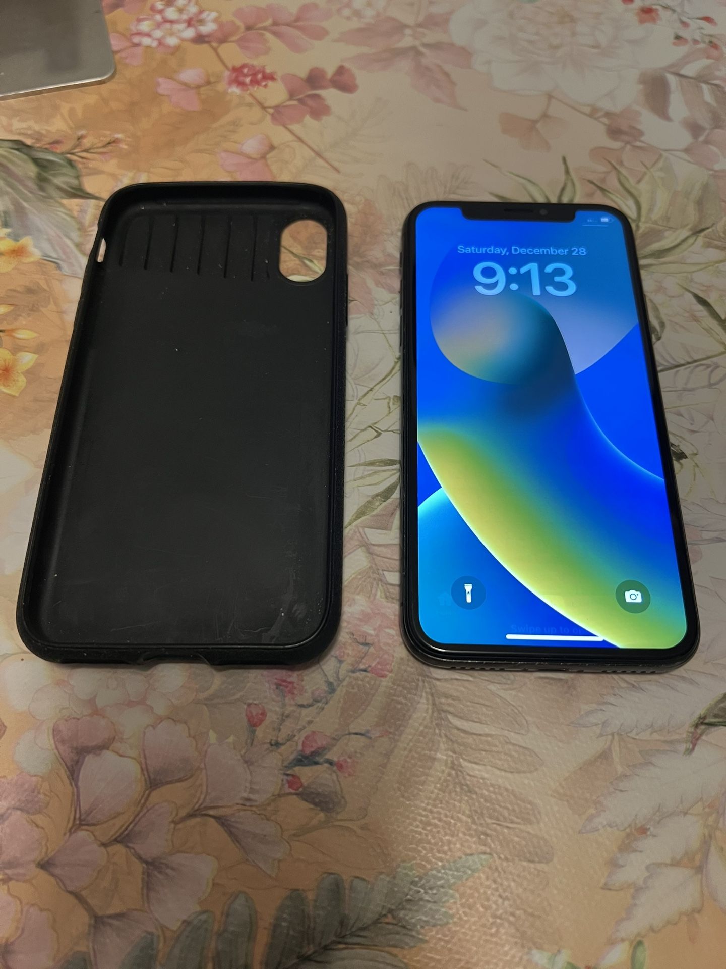 Apple iPhone X - 64GB - Space Gray (Unlocked) excellent condition.