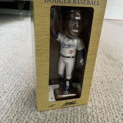 Manny Mota bobble head