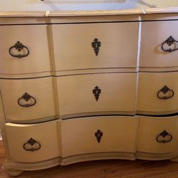 Vintage Style Dresser