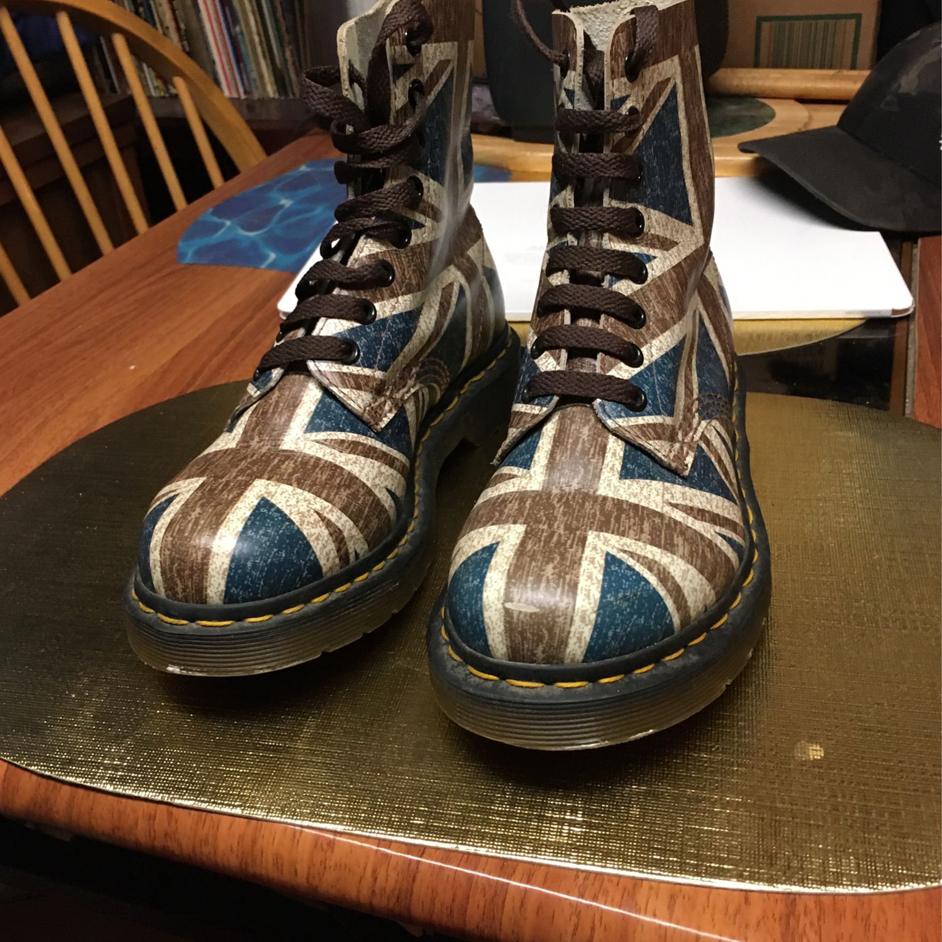 Girl Dr. Martens British flag Boots Size 7 Mint Condition .
