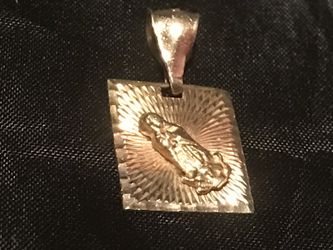 14k solid gold Virgin Mary pendant. Grams 1.9