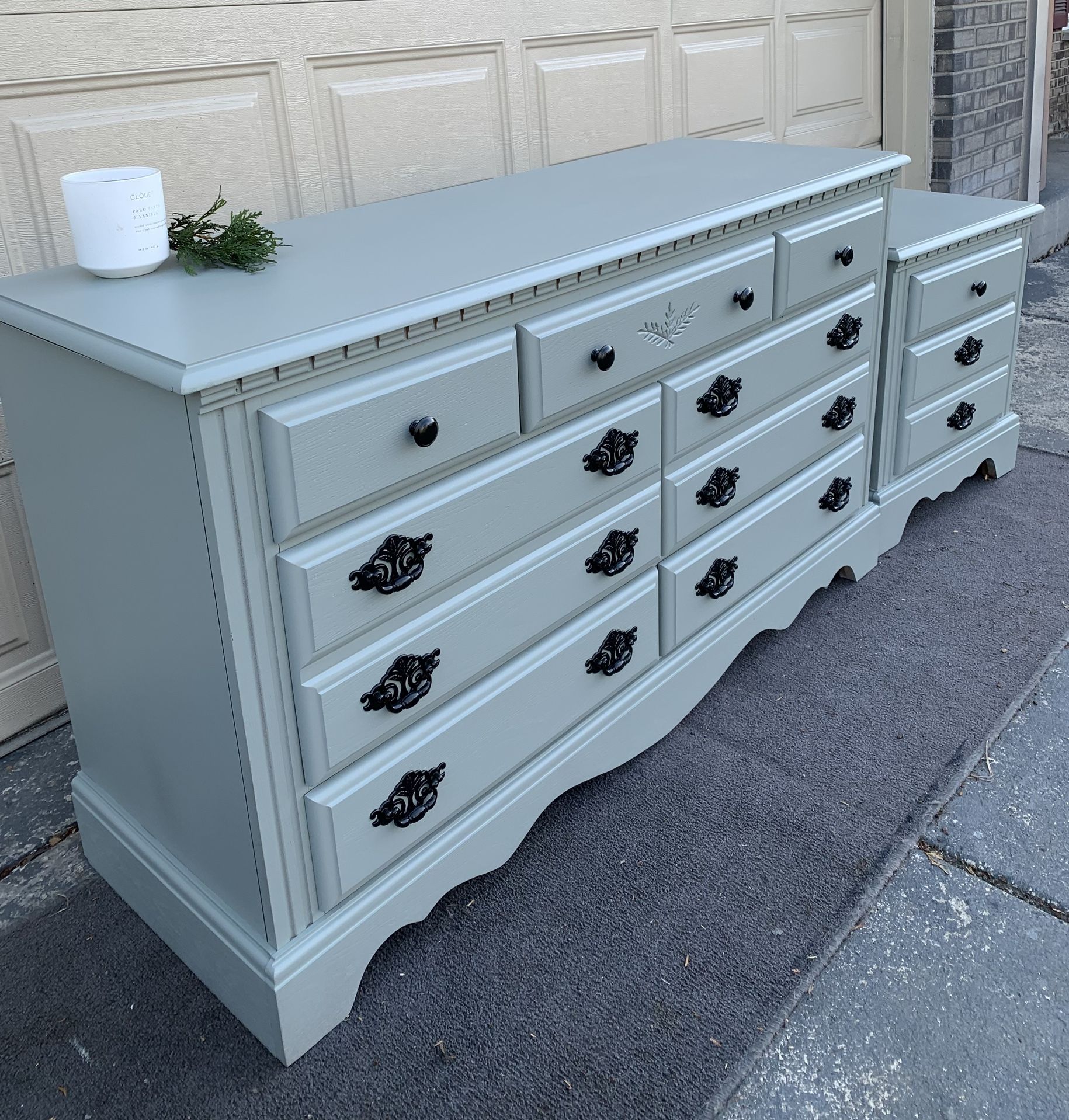 Sale Elegant Greycliffe Broyhill Dresser & Nightstand 