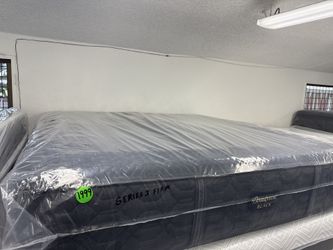 KING SIZE SIMMONS BEAUTYREST BLACK SERIES 3 (FIRM) MATTRESS & BOX SPRINGS BED SET