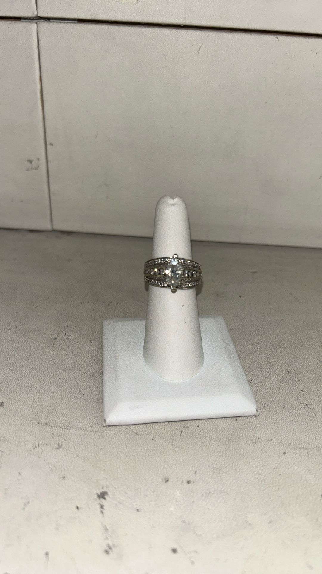 Engagement cluster ring