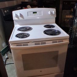 GE White Range (Stove/Oven) - Can Deliver 