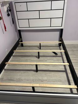 Bed full size with mattress