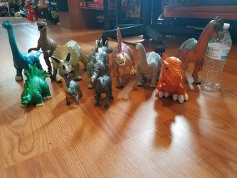 VARIOS DINOSAURIOS