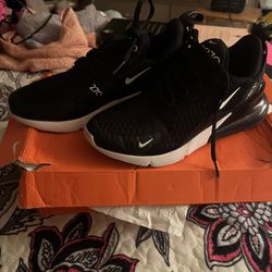 71/2  Nike Air 270 Max
