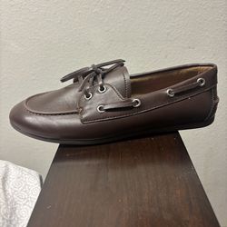 CUSHIONAIRE women’s anchor boat shoe. Dark brown and in white.