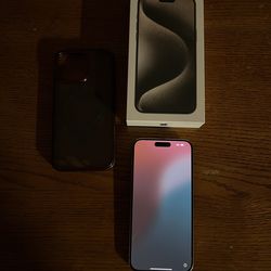 iPhone 15 Pro Max - Natural Titanium (Unlocked) + MagSafe Case