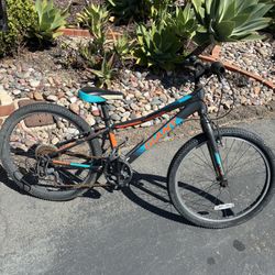 Giant XtC Jr 24" Youth Mountain Bike