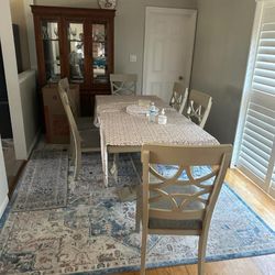 Nice Dining Table With 6 chairs 