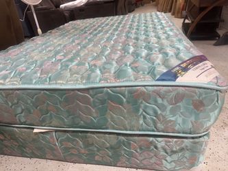 Full size mattress and box spring set
