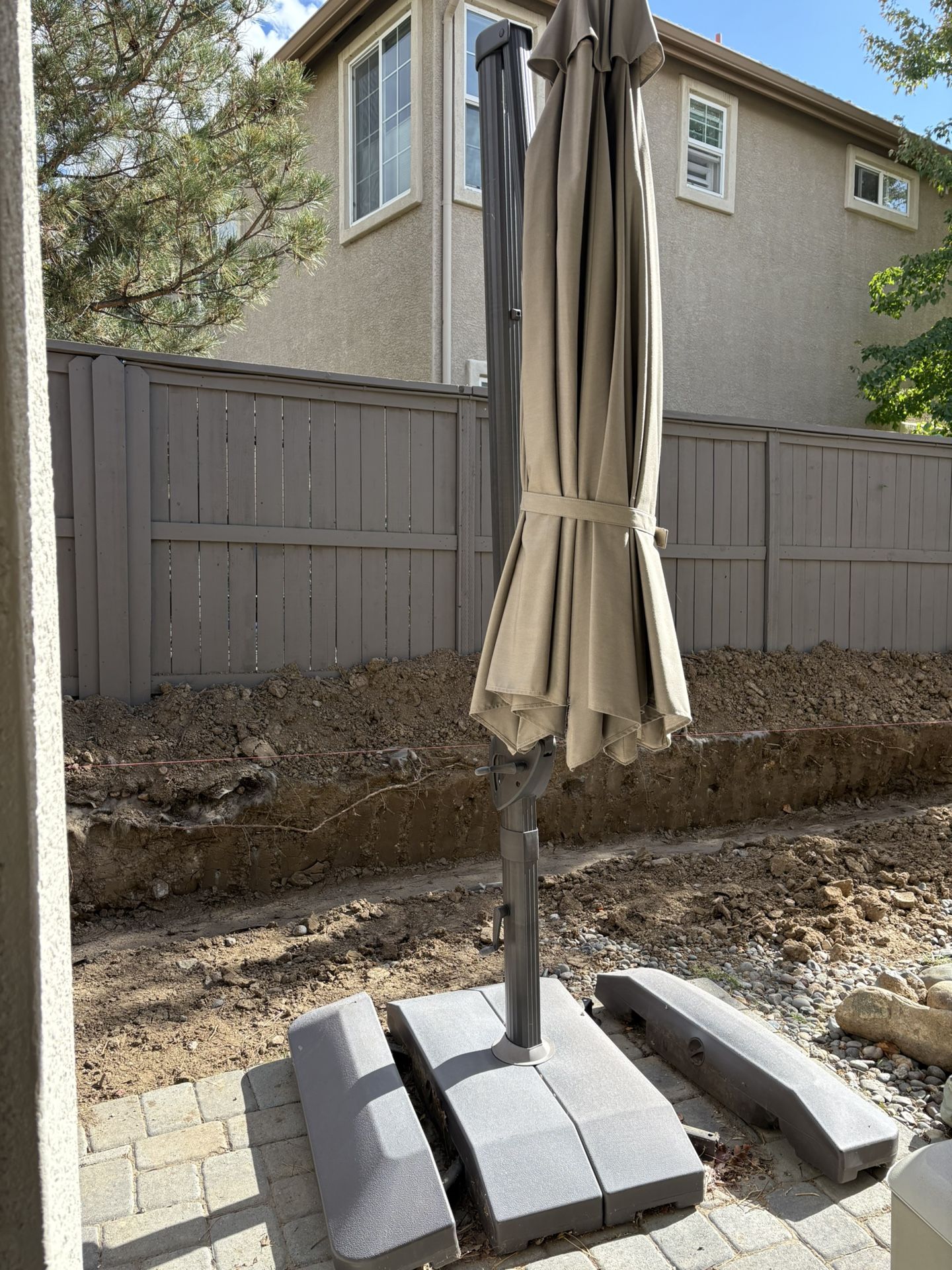 Outdoor umbrella 