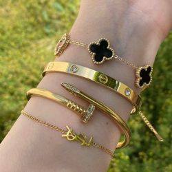 Carttier &Van/Cleef  Bracelets  And Bangles 