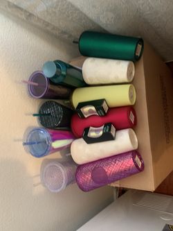 Starbucks Cups Venti, Grande, And Keychain Bundle