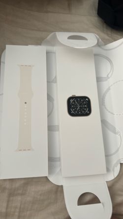 Apple Iwatch series 11 gold