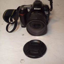 Nikon D70 Digital SLR Camera w/ DX AF-S Nikkor 18-70mm 1:3.5-4.5G ED Lens