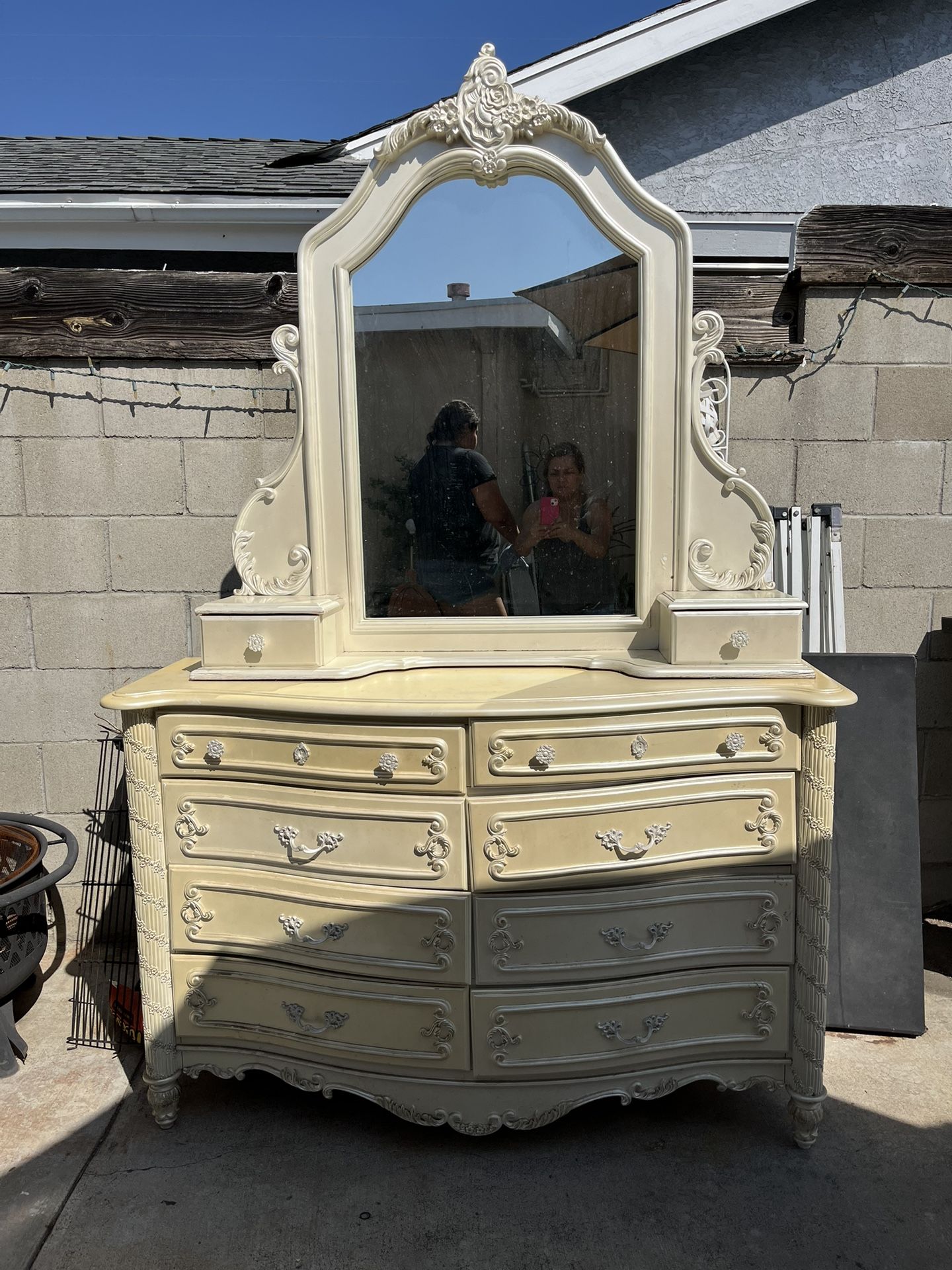 Dresser With Mirror