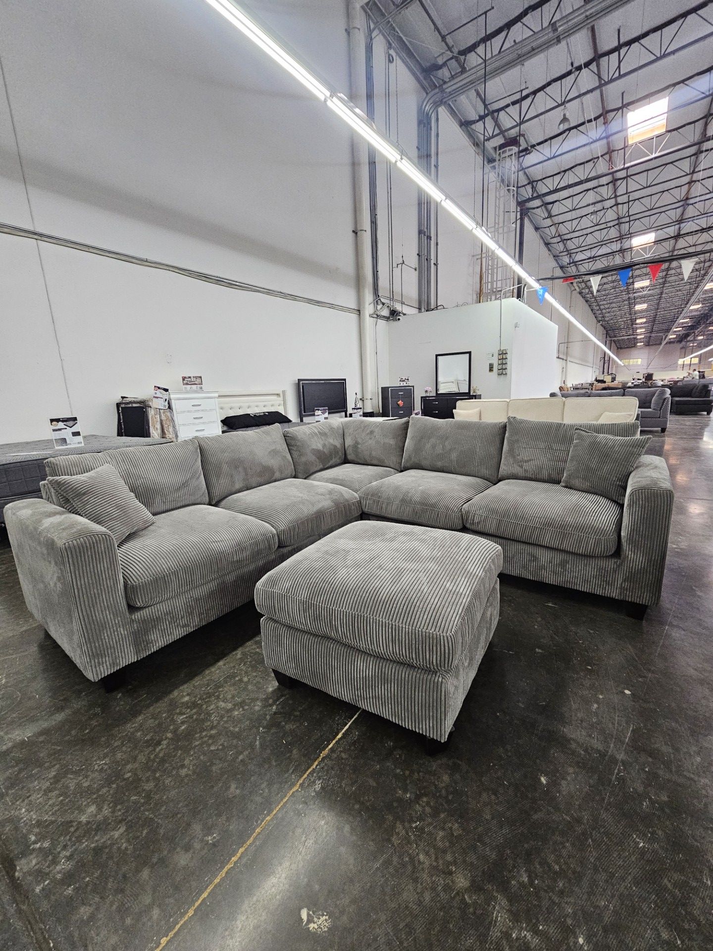 BRAND NEW 4PCS SECTIONAL SOFA SET WITH OTTOMAN AND ACCENT PILLOW INCLUDED $569