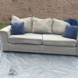 Gray Couch🚨FREE DELIVERY🚨