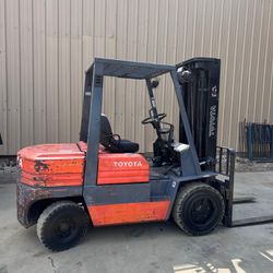 Toyota 6000 lbs capacity forklift 