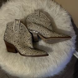 Boots Size 7