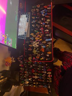 160 lego figures(2$) per fig