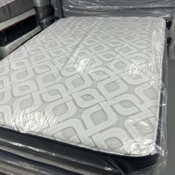 FULL SIZE SEALY POSTUREPEDIC (FIRM) MATTRESS & BOX SPRING BED SET