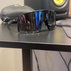 Oakley Sutro 