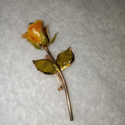 Vintage Rose Pin Brooch Gold Tone Enamel Classic Chic Retro 6B