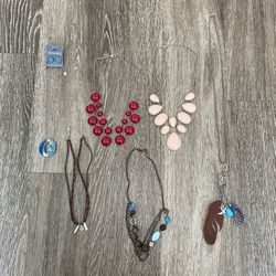 Womens Lot of 6 Various Necklaces - Colorful