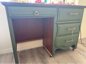 Very nice desk
