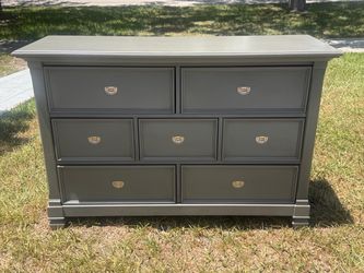 7-Drawer Wood Dresser in Gray