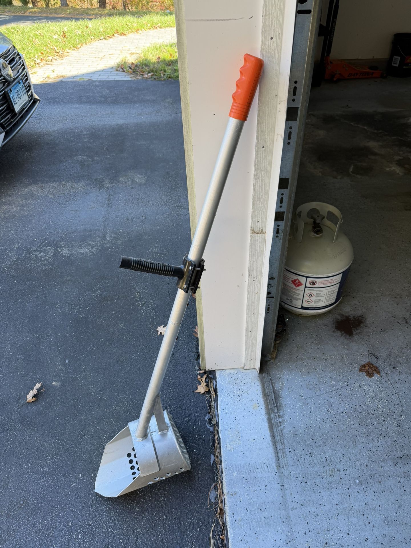 Beach Scoop With Raptor Handle