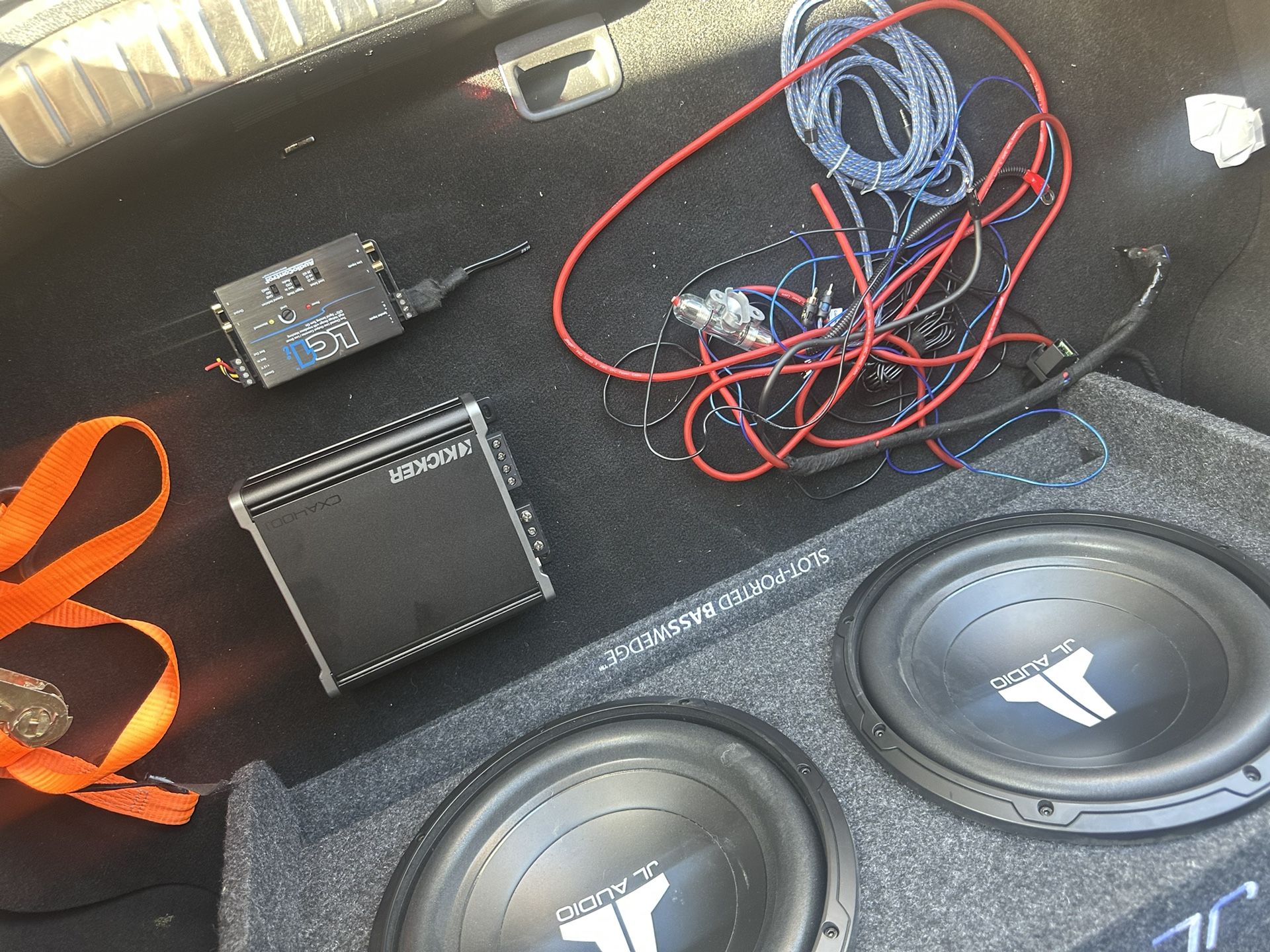 12” JL Subwoofer And Kicker Amp Full Setup