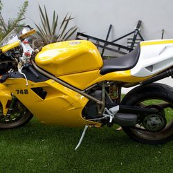 1999 Ducati 748