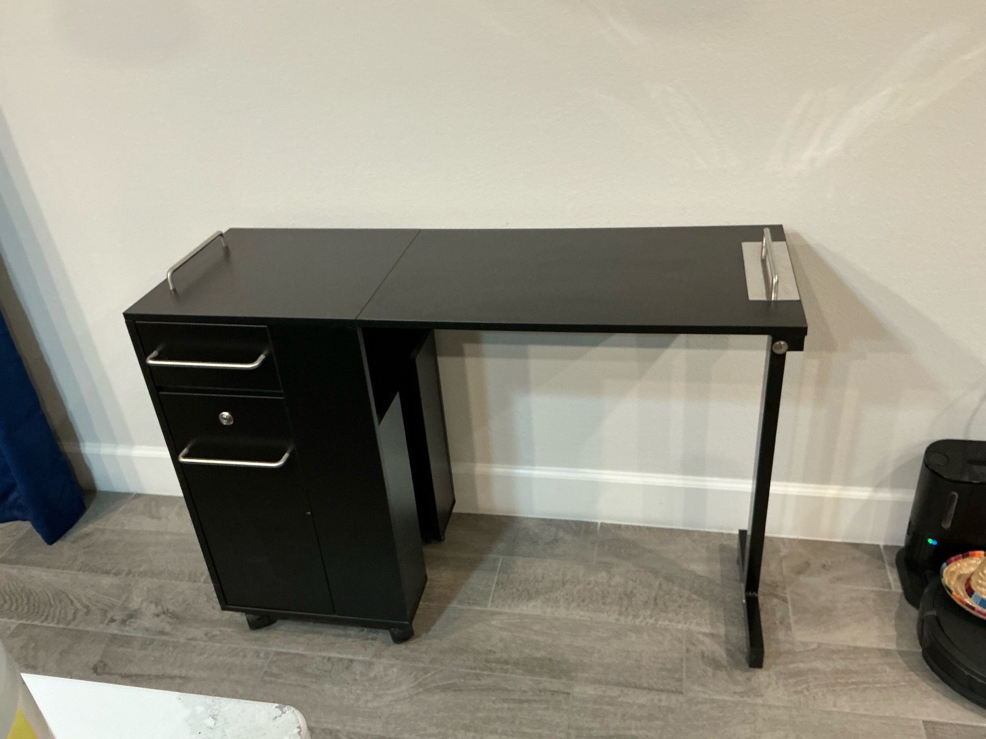 Black portable nail Tech table with drawers